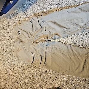 Mens Columbia Zip Off Shorts / Pants. Size Small with elastic back waist.